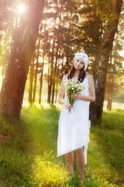 Menina bonita ao ar livre — Fotografia de Stock