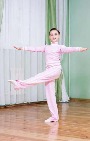 Girl exercising indoor — Stock Photo, Image