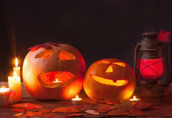 Halloween cabeza de calabaza Jack linterna con caras malvadas miedo vacaciones espeluznantes —  Fotos de Stock