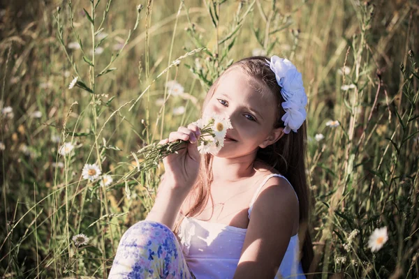 Beautiful girl outdoor — Stock Photo, Image