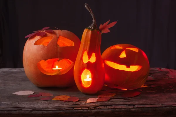 Хэллоуин тыква голову Джек фонарь со страшными злыми лицами жуткий праздник — стоковое фото