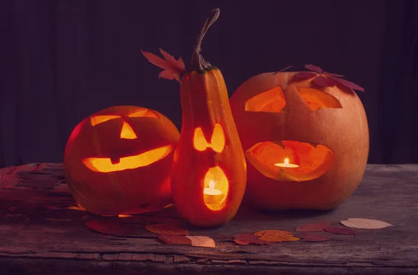 Halloween calabaza cabeza jack linterna con miedo mal caras espeluznante —  Fotos de Stock