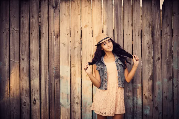 Beautiful girl outdoor — Stock Photo, Image