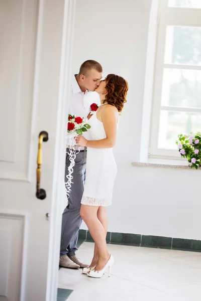 Wedding couple outdoor — Stock Photo, Image