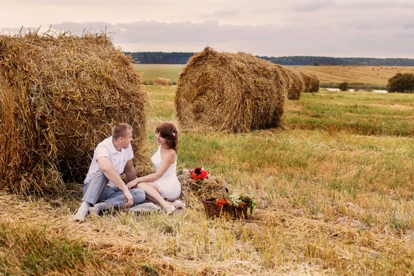 Venkovní svatební pár — Stock fotografie