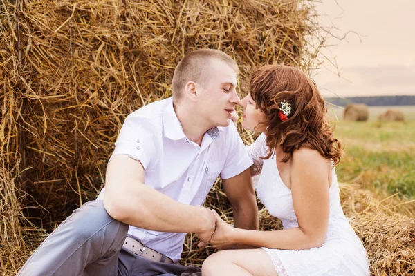 Casamento casal ao ar livre — Fotografia de Stock