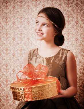 hediye ile mutlu kız