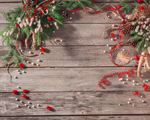 Kerstversiering over houten achtergrond — Stockfoto