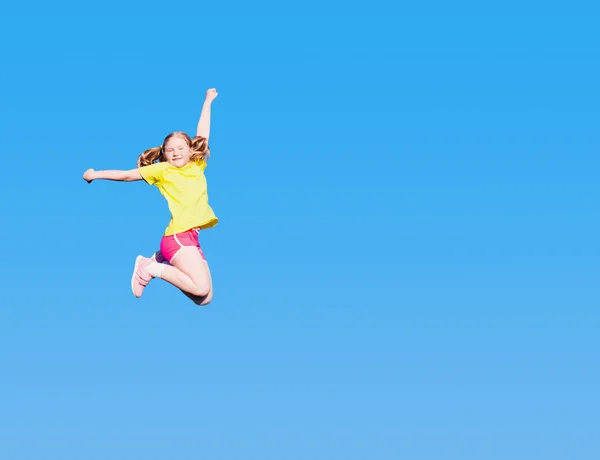 Feliz niña saltando — Foto de Stock