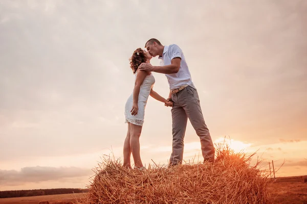 Venkovní svatební pár — Stock fotografie