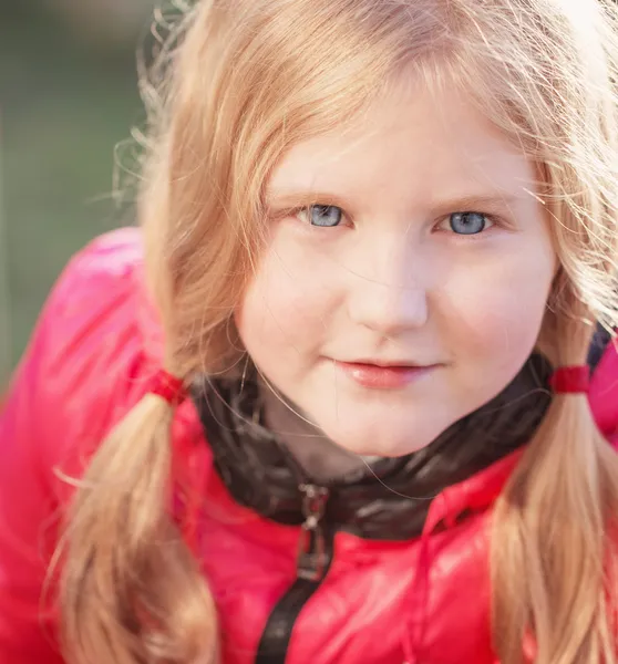 Close up portrait of happy smiling caucasian blond child girl — Stock Photo, Image