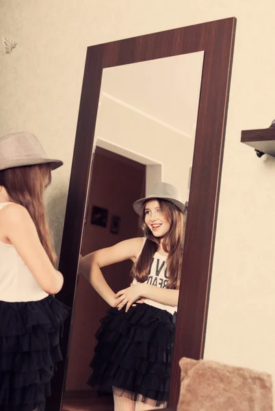 Beautiful elegant teen girl looking in the mirror — Stock Photo, Image