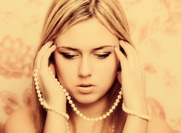 Beautifu blonde woman with pearl beads — Stock Photo, Image