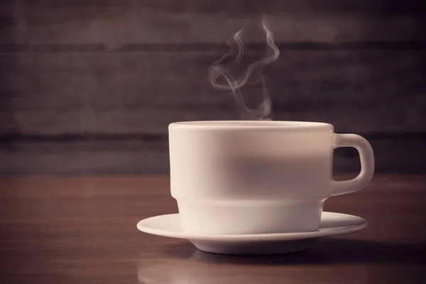 Tazza da caffè su tavolo di legno — Foto Stock