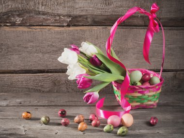 Ahşap arkaplanda çiçekler