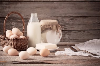 ahşap zemin üzerinde gıda