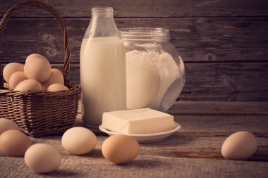 ahşap zemin üzerinde gıda