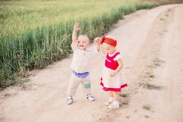 Mijn lieve kinderen buiten — Stockfoto