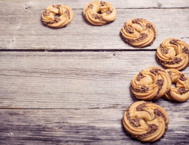 Ahşap arkaplanda çerezler