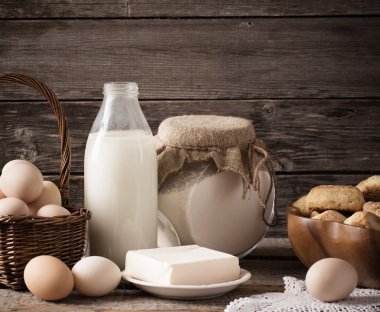 ahşap zemin üzerinde gıda