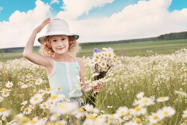 Venkovní malá holčička — Stock fotografie