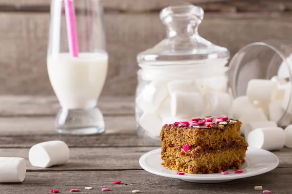 Cake with hearts on wooden background — Stock Photo, Image