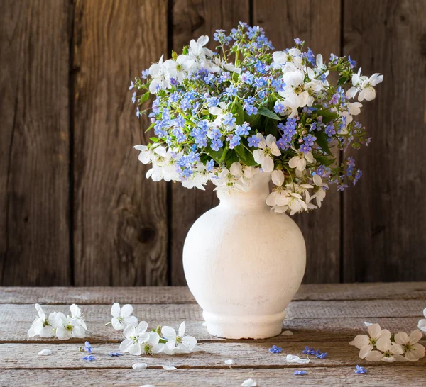 Flowers on wooden background — Stock Photo, Image