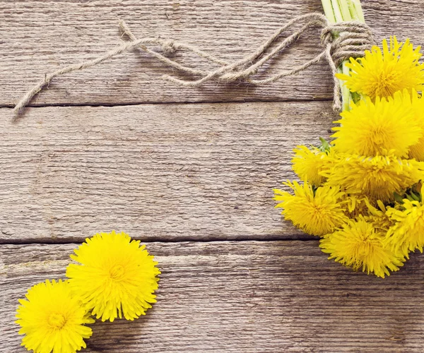 Dandelion flowers on the wooden background — Stock Photo, Image