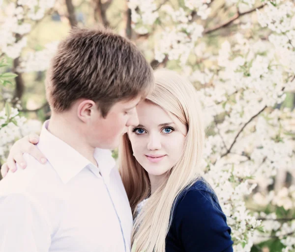 Portrait of young couple in spring gadren — Stock Photo, Image