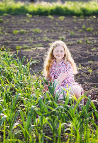 Happy girl with onion — Stock Photo, Image