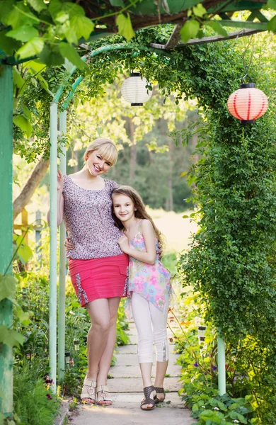 Figlia con sua madre — Foto Stock