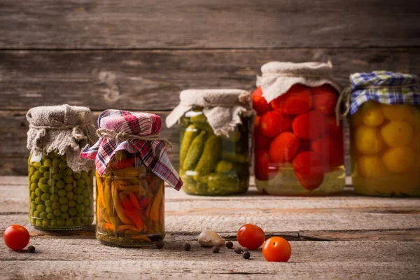 Preserved and fresh vegetables — Stock Photo, Image