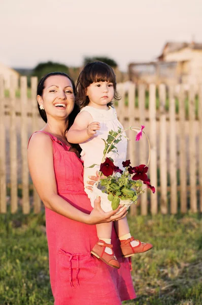 Femme avec bébé — Photo