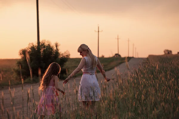 Femme avec fille — Photo