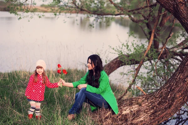 Kadın ve çocuk — Stok fotoğraf