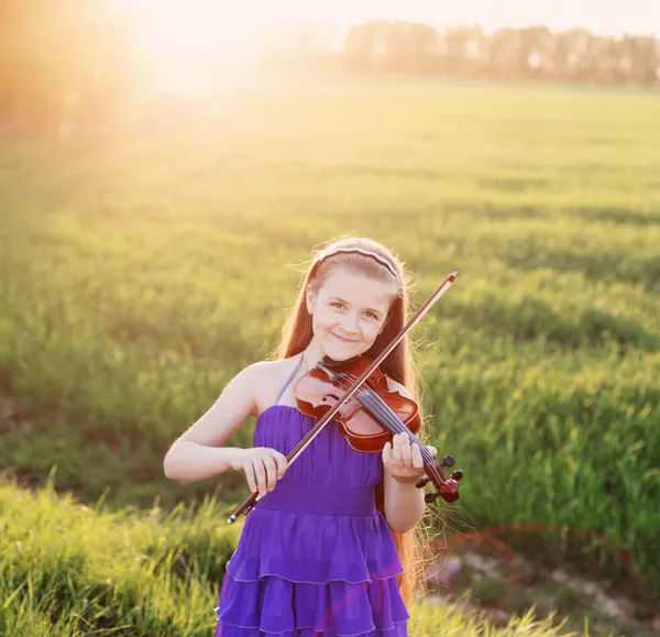 Beautiful girl with violin — Stock Photo, Image