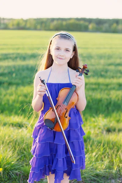 Beautiful girl with violin — Stock Photo, Image