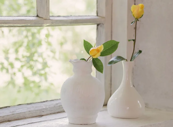 Yellow roses in vase — Stock Photo, Image