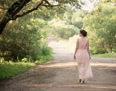 Yaz Park'ta güzel bir kız