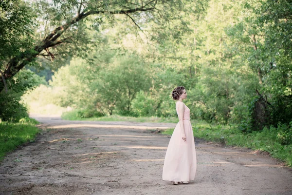 Beautiful girl in summer park — Stock Photo, Image