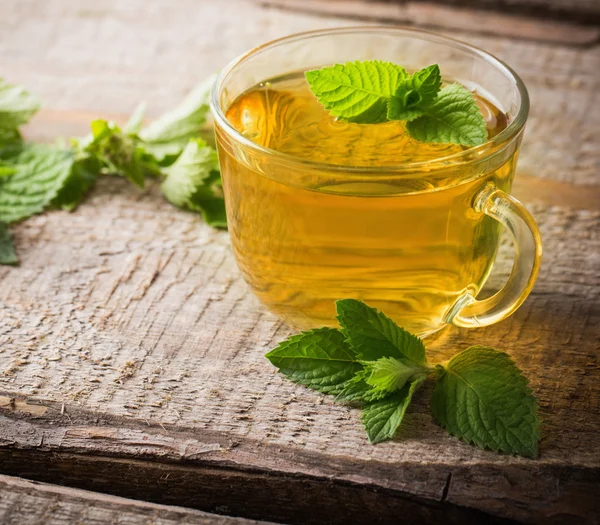 Cups of tea with mint on wooden — Stock Photo, Image