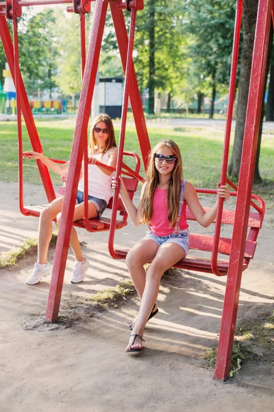 Two girls on swing — Stock Photo, Image