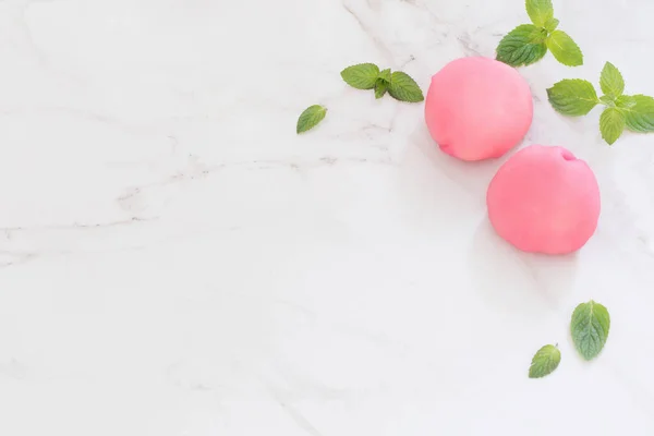 Dolce Giapponese Mochi Tavolo Marmo Bianco — Foto Stock