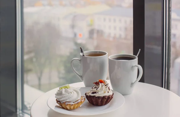 Ywo Cupcakes Deux Tasses Sur Table Dans Café — Photo