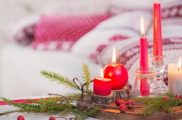 Décorations Noël Avec Des Bougies Aux Couleurs Rouge Blanc — Photo