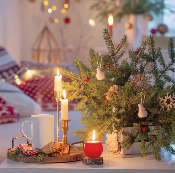 Décorations Noël Avec Des Bougies Aux Couleurs Rouge Blanc — Photo