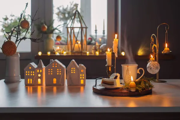 Boisson Chaude Avec Gâteau Décorations Noël Sur Table Blanche Dans — Photo