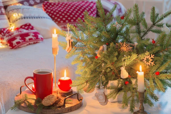 Natal Decorações Para Casa Com Velas Cores Vermelhas Brancas — Fotografia de Stock