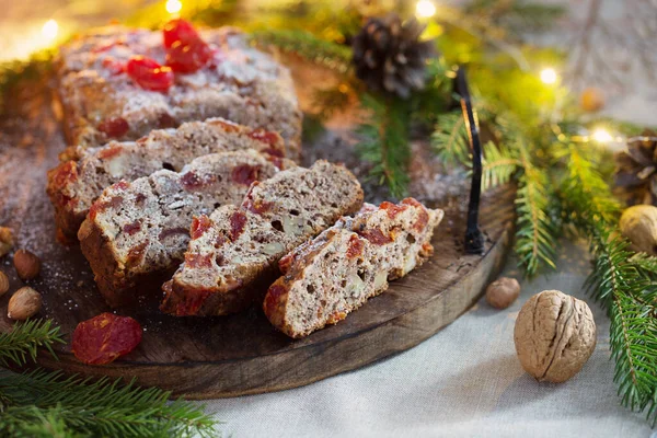 Natal Yang Dipanggang Dengan Kacang Kacangan Lilin Cabang Cemara — Stok Foto