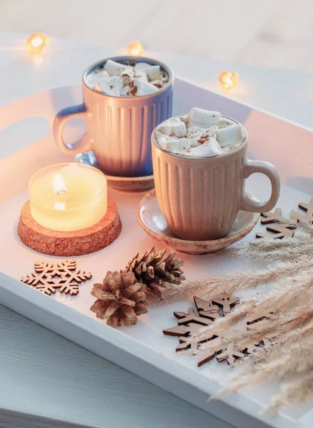 Two Cups Hot Drink Marshmallows Christmas Decor White Wooden Tray — Stock Photo, Image